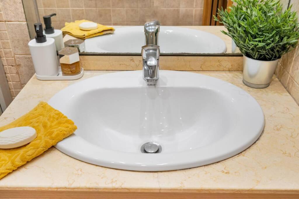 Lodging Apartments Villa De Gracia 2 Bedroom Cozy Apartment バルセロナ エクステリア 写真