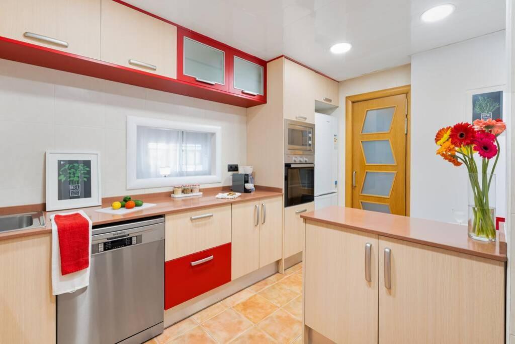 Lodging Apartments Villa De Gracia 2 Bedroom Cozy Apartment バルセロナ エクステリア 写真