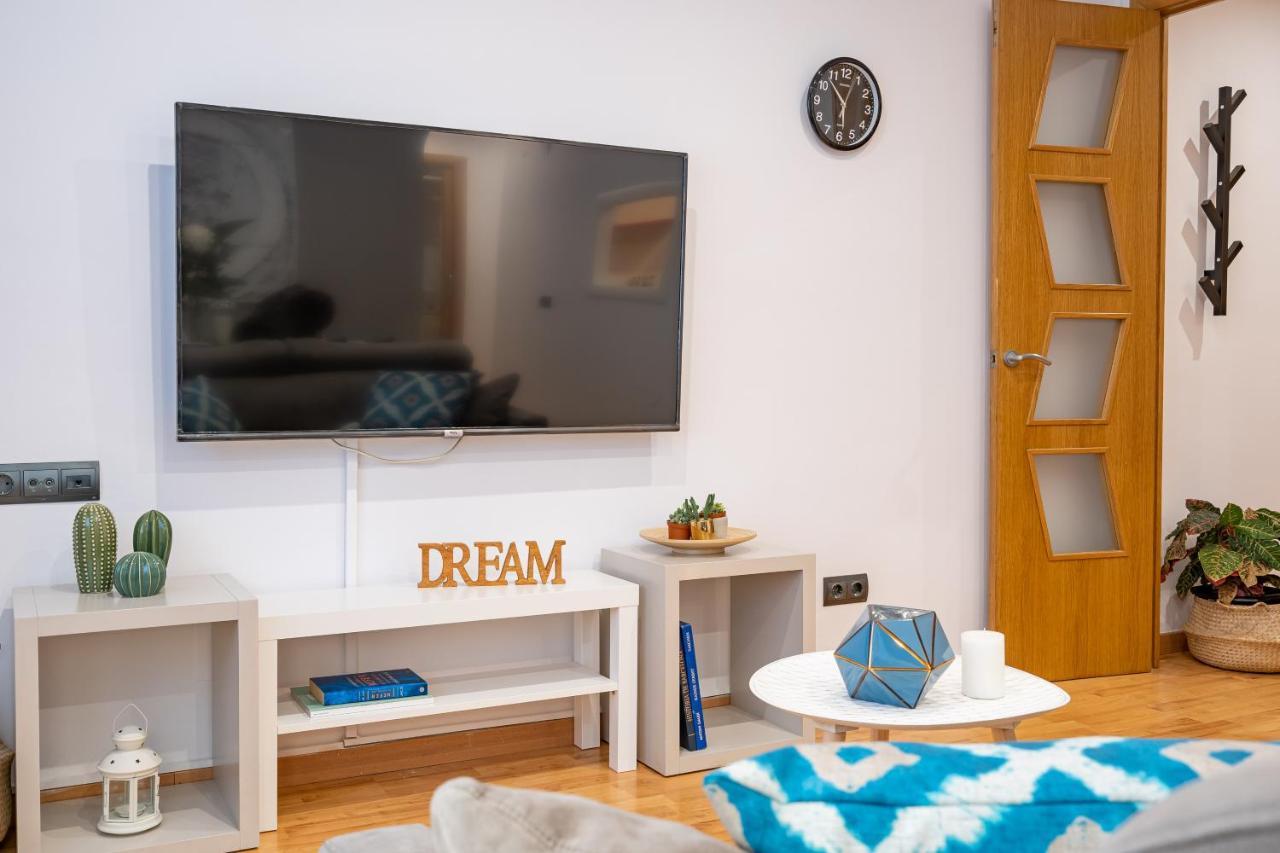 Lodging Apartments Villa De Gracia 2 Bedroom Cozy Apartment バルセロナ エクステリア 写真